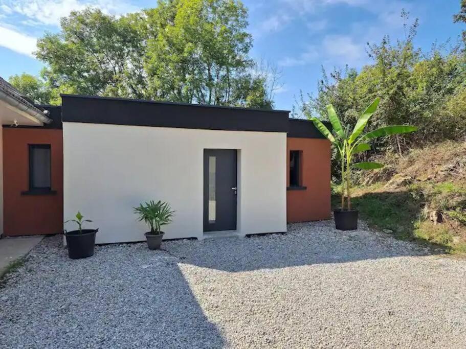 La Bridoire Logement Neuf A 2 Pas Du Lac מראה חיצוני תמונה