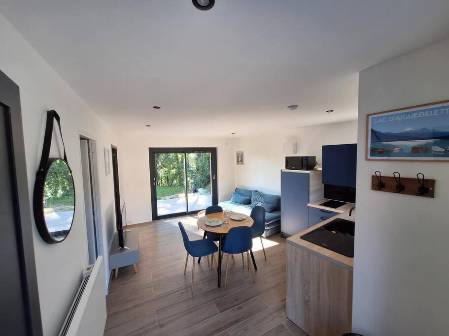 La Bridoire Logement Neuf A 2 Pas Du Lac מראה חיצוני תמונה